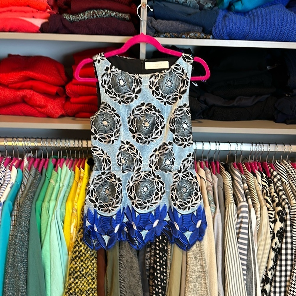 Thakoon blue/white/black embroidered print peplum style blouse size 4